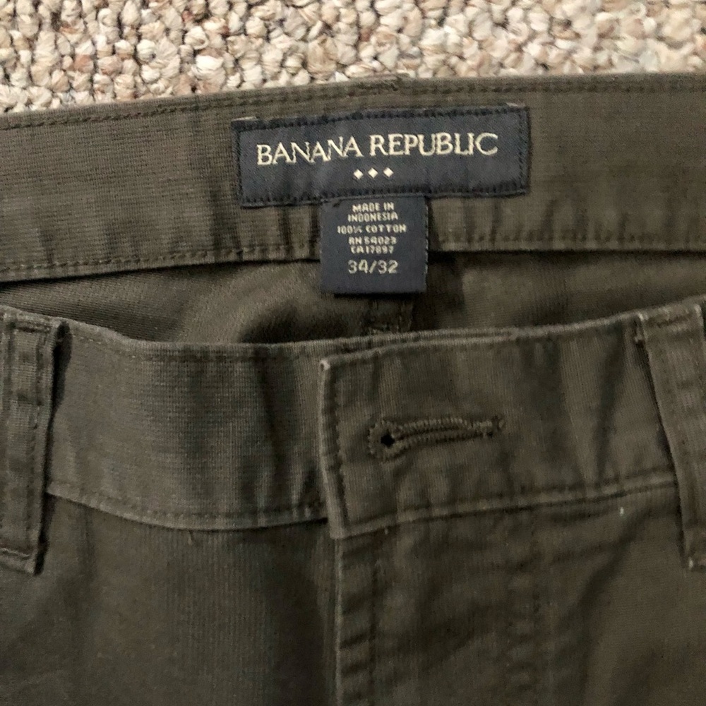 A mint pair of men’s pants from Banana Republic size 34x32